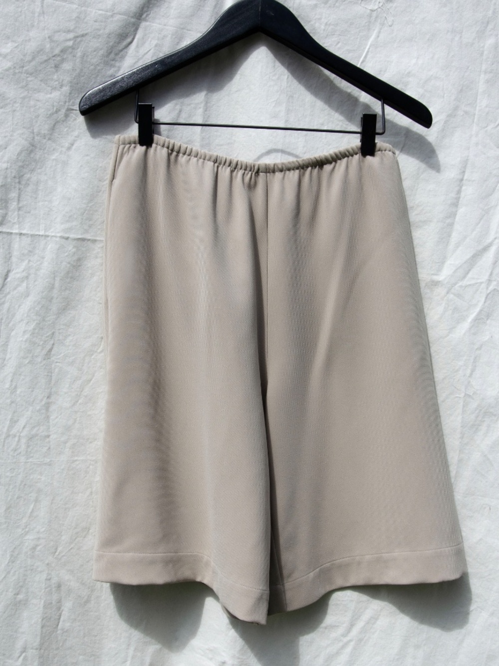 LESET Arielle City crepe shorts in grey, size M EUC - Picture 5 of 7